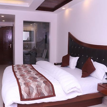 New Bharat Hotel Мусори Екстериор снимка
