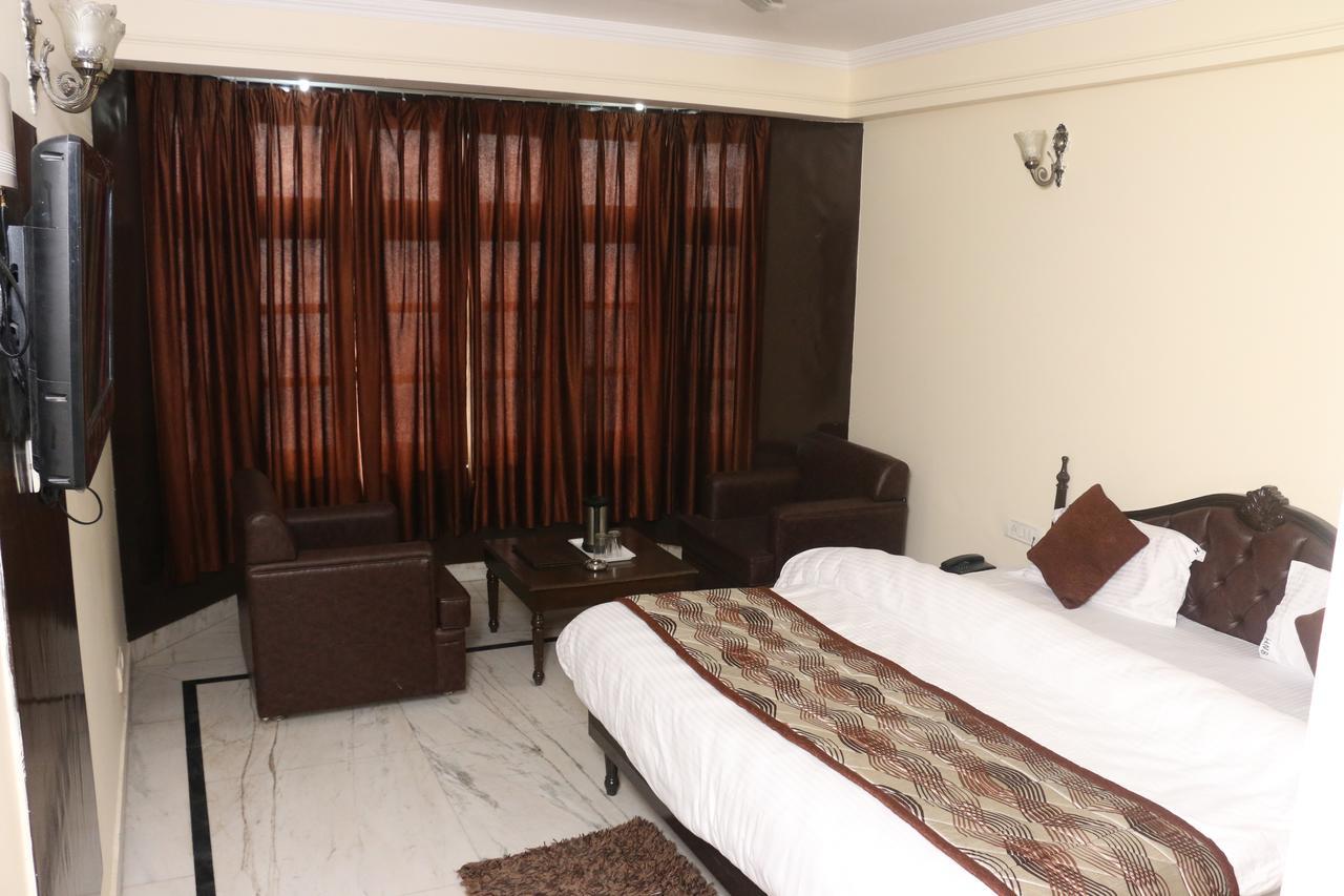 New Bharat Hotel Мусори Екстериор снимка