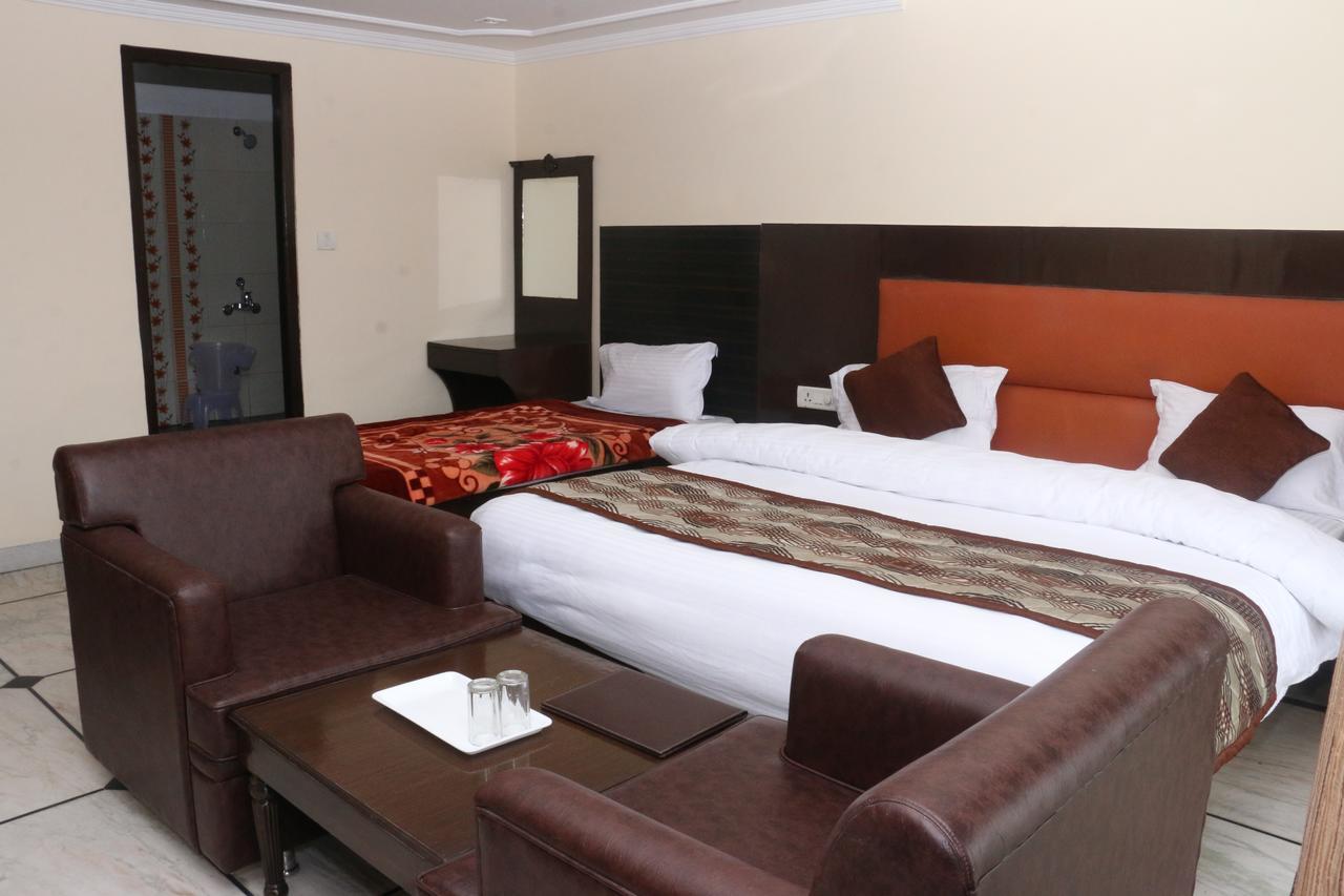 New Bharat Hotel Мусори Екстериор снимка