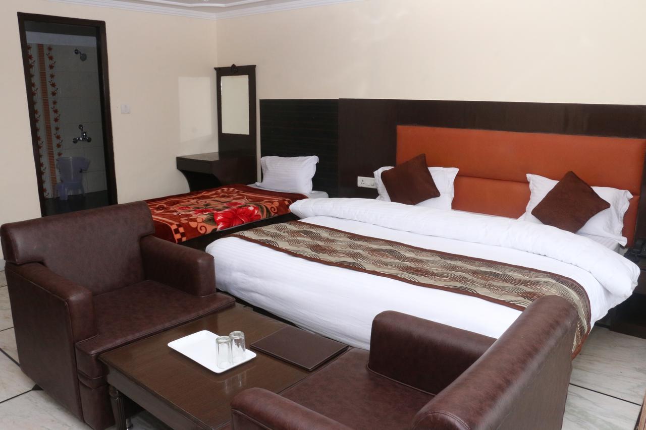 New Bharat Hotel Мусори Екстериор снимка